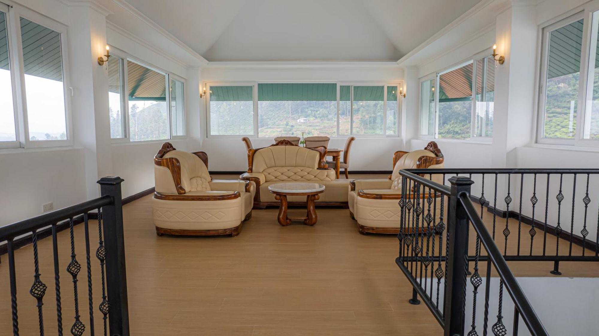 Araliya Red - Budget Friendly Hotel- Where Find Stunning 360 Panoramic View Of 4* نوفارا إيلِيا
