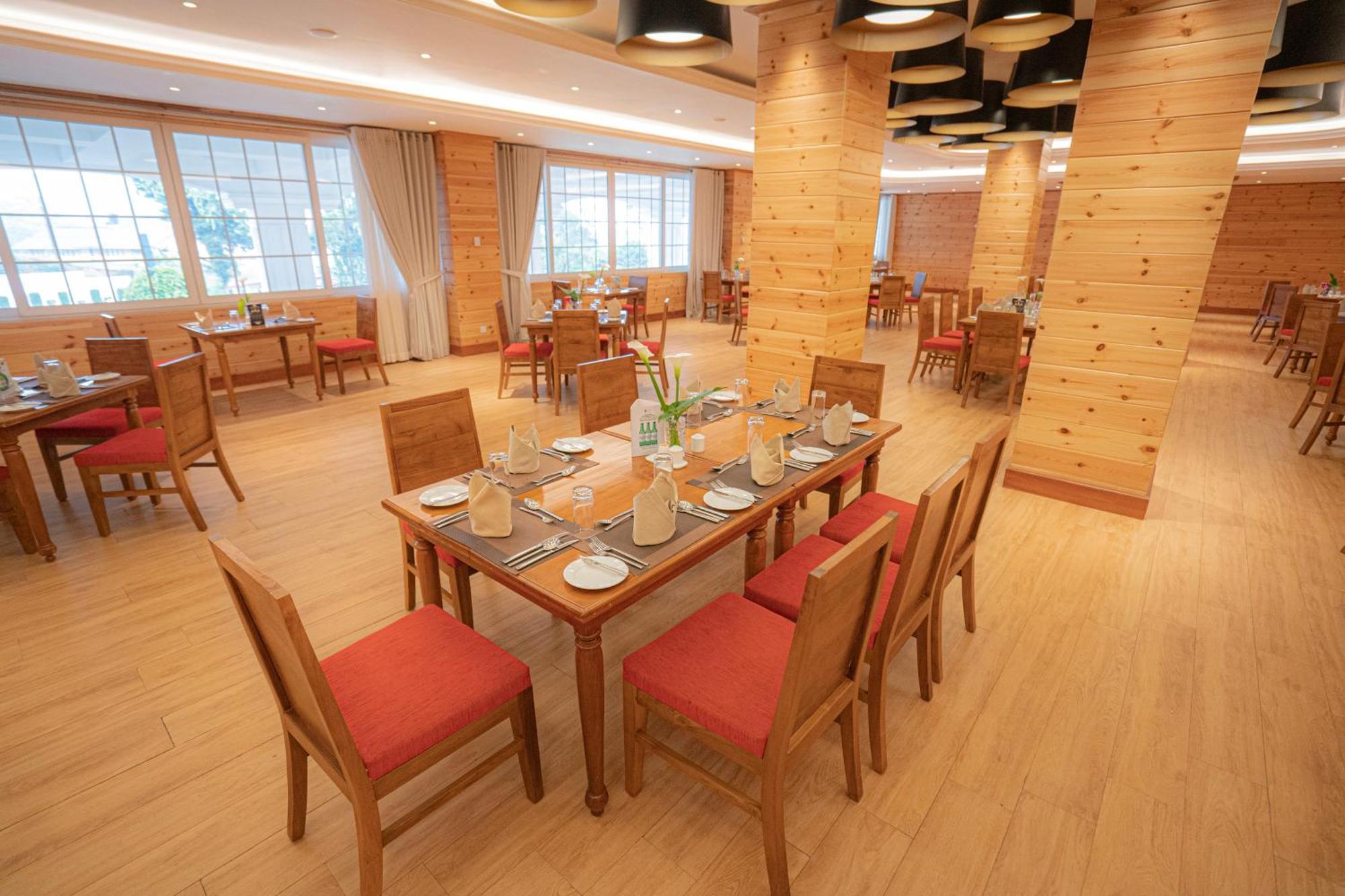 Hotel Araliya Red - Budget Friendly Hotel- Where Find Stunning 360 Panoramic View Of