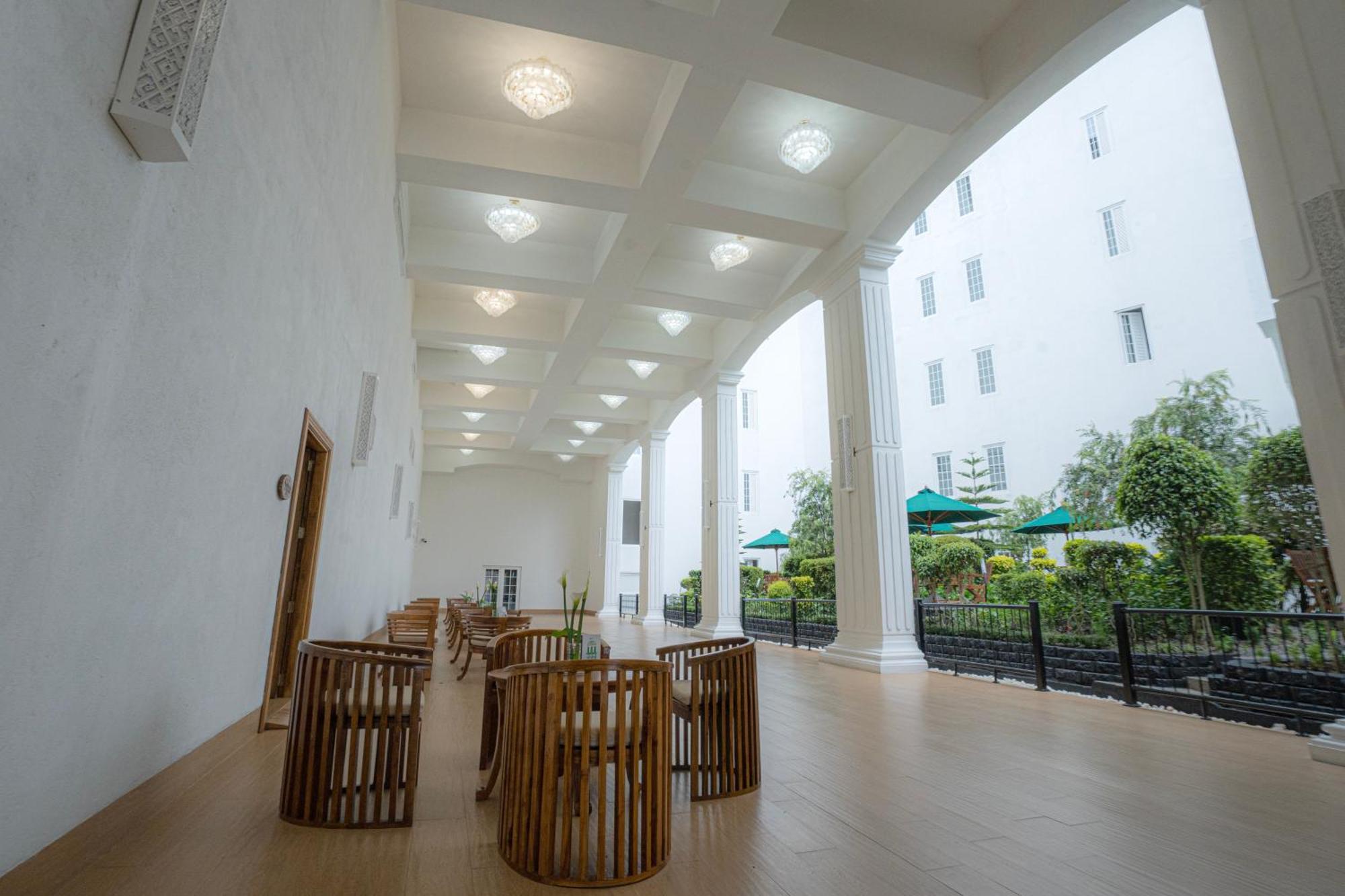 Araliya Red - Budget Friendly Hotel- Where Find Stunning 360 Panoramic View Of Hotel 4*