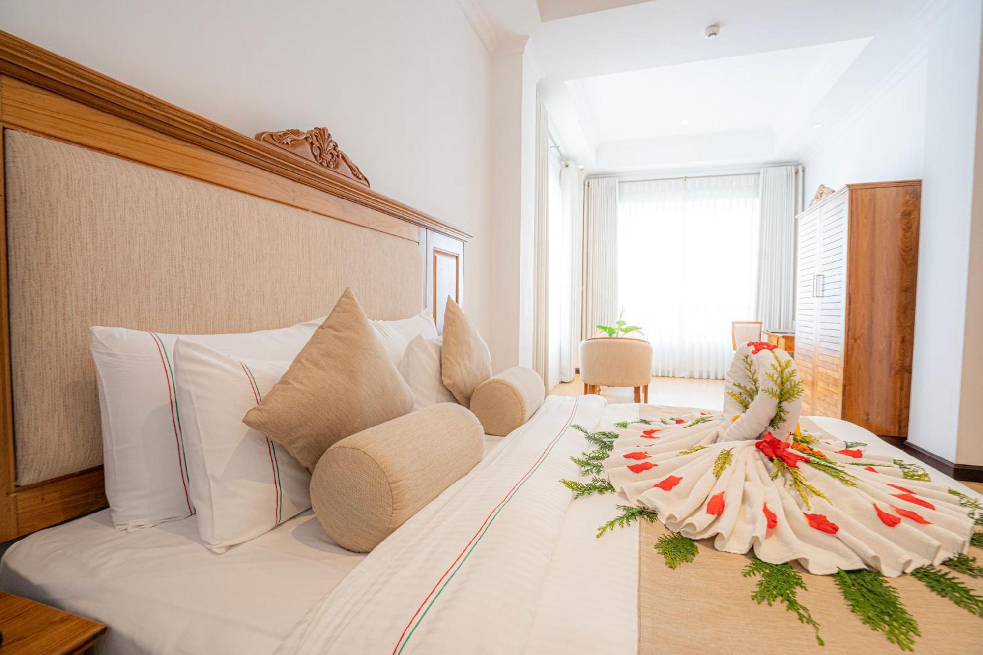 Araliya Red - Budget Friendly Hotel- Where Find Stunning 360 Panoramic View Of 4* Nuwara Eliya