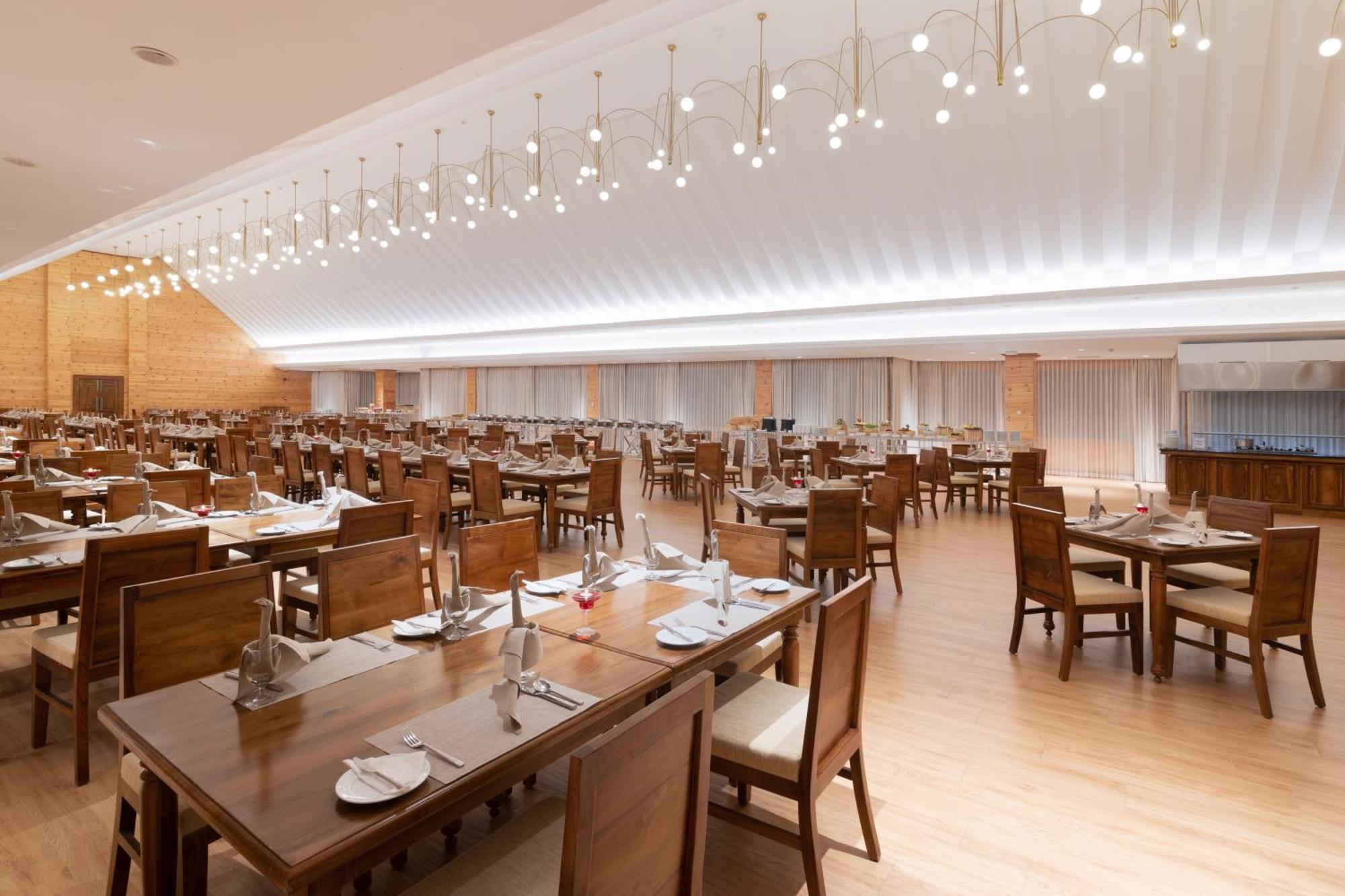 Araliya Red - Budget Friendly Hotel- Where Find Stunning 360 Panoramic View Of Hotel